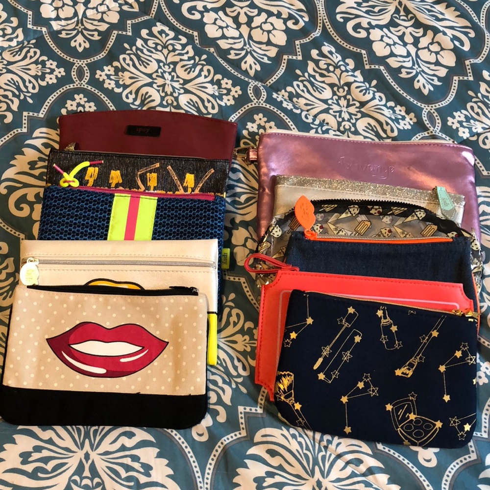Small make up carry on bags